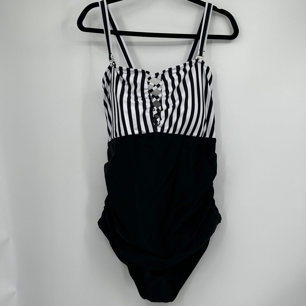 Women’s Black & White Striped One-Piece Swimsuit NWT D0036